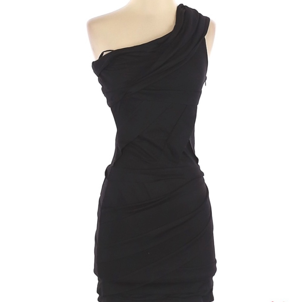 Chicago 🌆 AKIRA Red Label Brand one shouldered comfortable date dress